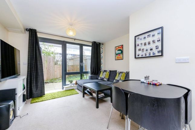 Flat to rent in Pooles Park, Finsbury Park, London