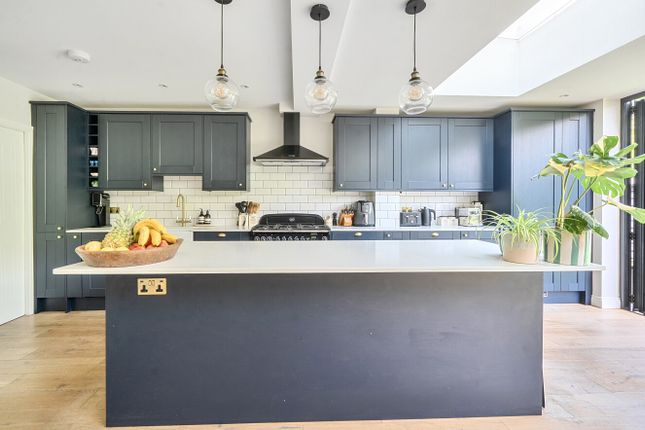 28, Yew Tree Road, London photo 4