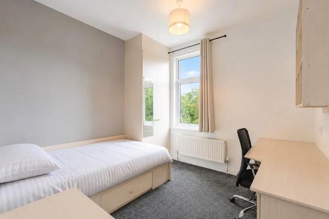 161, LEEDS photo 4