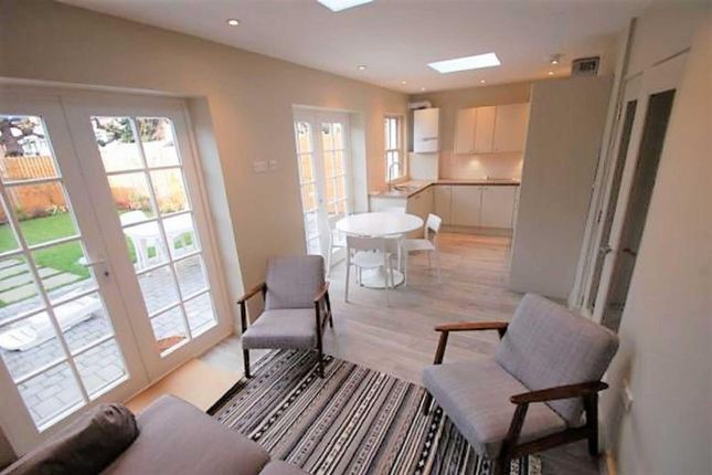 67 The Burroughs, London photo 3