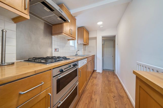 Flat 1, 132, St John's Hill, London photo 3