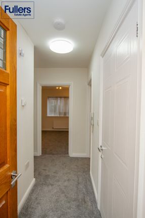3 Moorland Court, Eversley Park Road, London photo 2