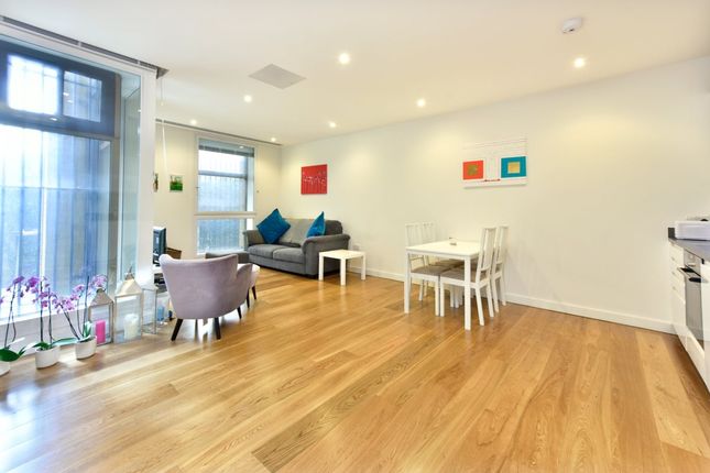 Flat 4, 5-6, Highbury Crescent, Highbury photo 4