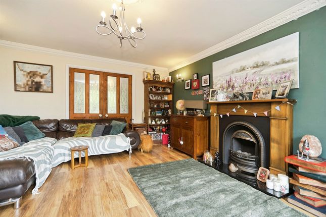 3, The Hayfields, Keighley photo 4