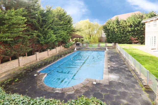 3, Tomswood Road, Essex photo 2