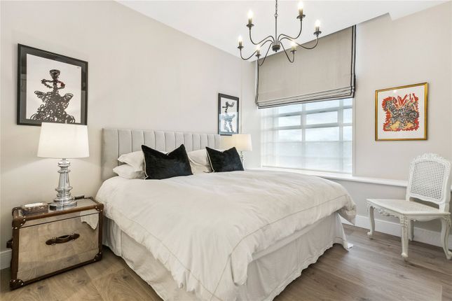 Flat for sale in Wallis House, Great West Road
