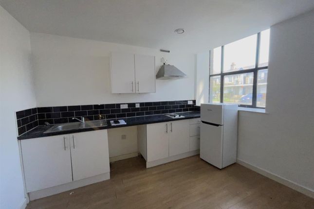 Room 31, 136 Sunbridge Road, Bradford photo 3