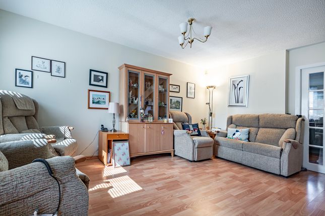 8 Strathkelvin Avenue, Bishopbriggs,, Glasgow photo 3