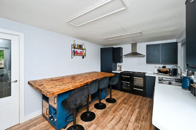 4, Manor Court, ALFRETON photo 2