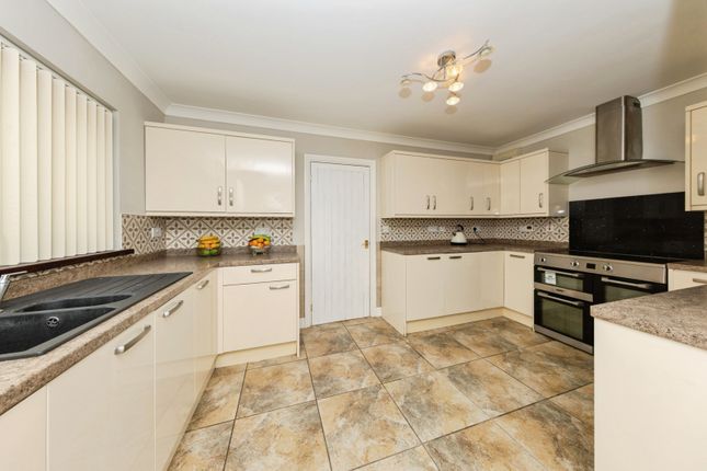 11, Bryn Tirion, Llanelli photo 3