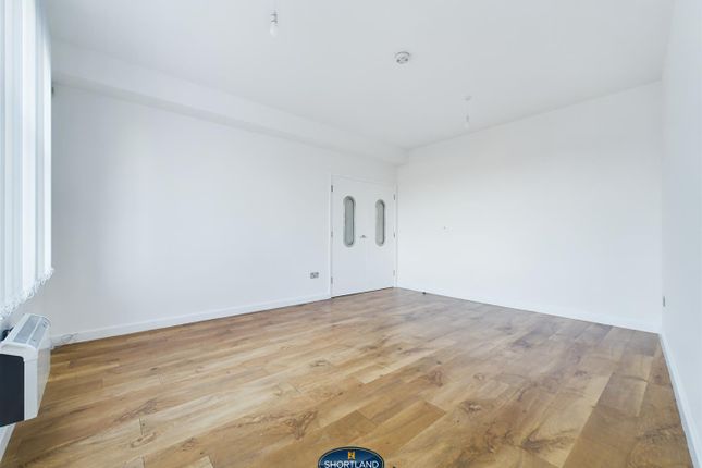Flat 3, Bishopsgate Wharf, Coventry photo 3