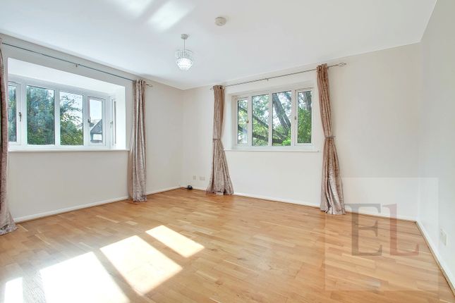 Flat to rent in Alliance Close, Wembley, Greater London