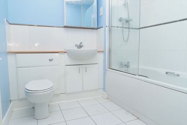 23 Wyatt Point, Erebus Drive, London photo 4