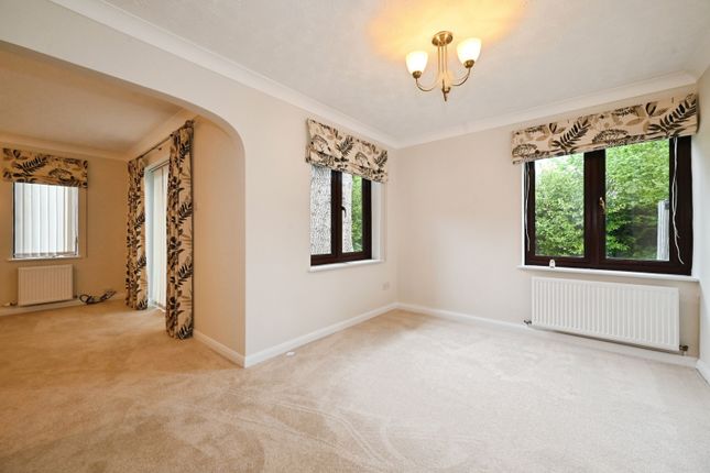 45, Kings Road, Crowthorne photo 3