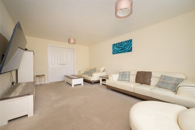 Apsley Road, Horley photo 4