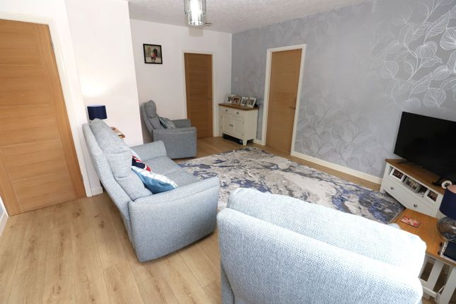 Cresta Court, 2,Flat 1, Mosley Avenue, Bury photo 3