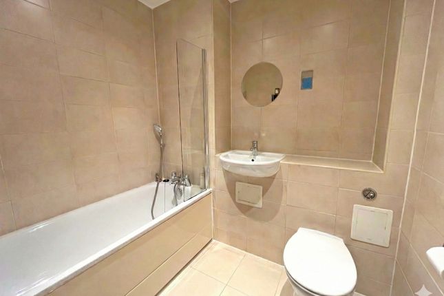 3, Fosse Lodge, Reigate photo 2