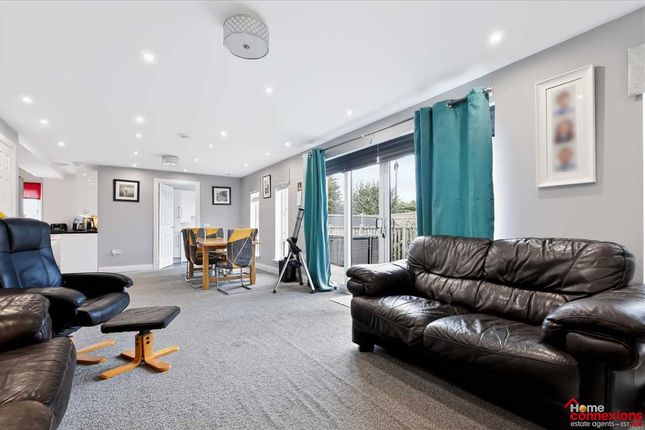 33, Crosshill Road, Strathaven, STRATHAVEN photo 3