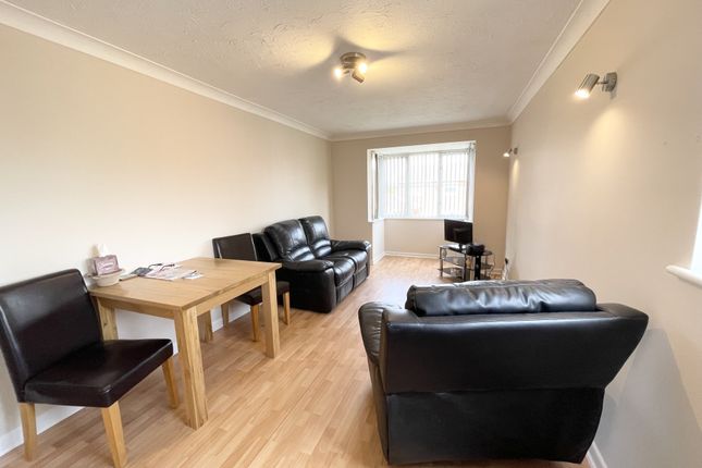 14, Counsell Court, Thornton photo 3