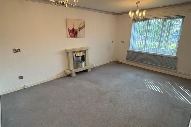 43, Glenroyd Avenue, Bradford photo 3