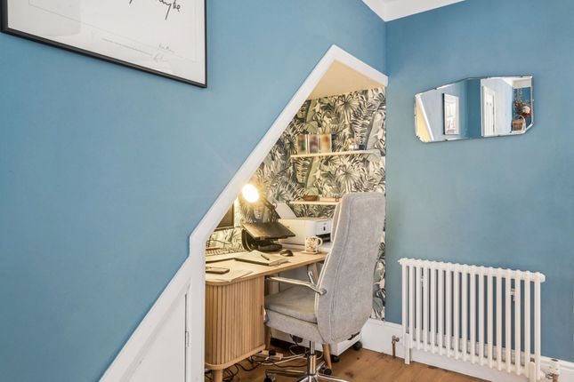 24 Elfrida Road, Watford photo 4
