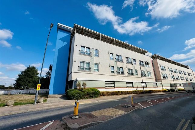 2-bed flat on 9 Venture Court (FFF), Canal Road, GRAVESEND, £140,000