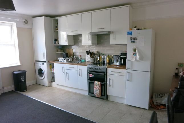 4 @ 56, Hook Road, Surbiton photo 3