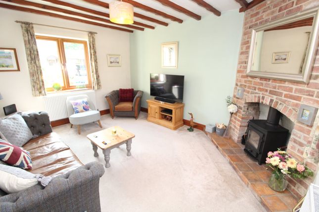 Honeysuckle Cottage, Church Lane, Leicester photo 4