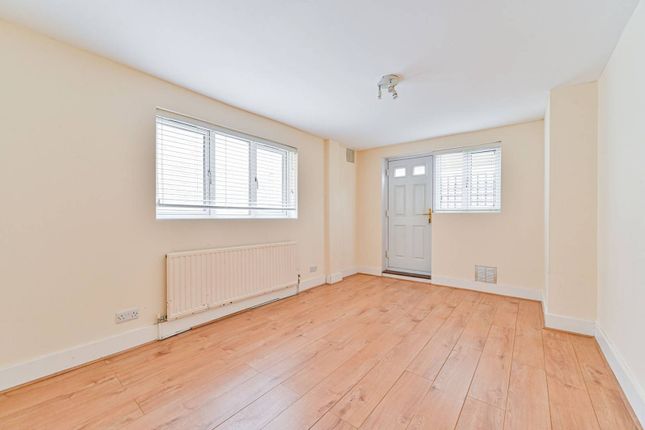 Flat for sale in Lordship Lane, East Dulwich, London
