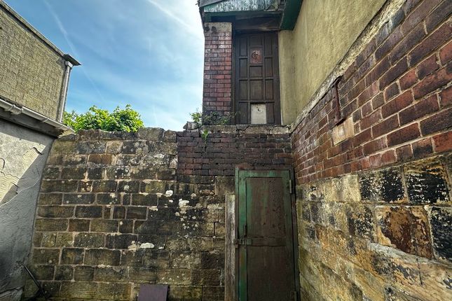 Commercial Workshop, Hallwell Street, Burnley photo 4