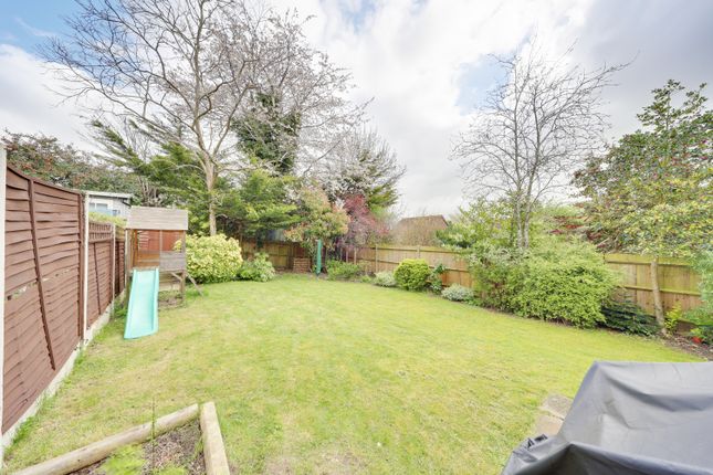 2, St. Josephs Close, Orpington photo 4