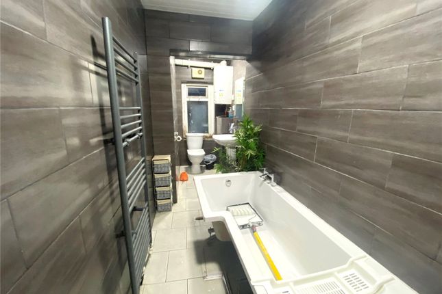 552, Manchester Road, West Yorkshire photo 5