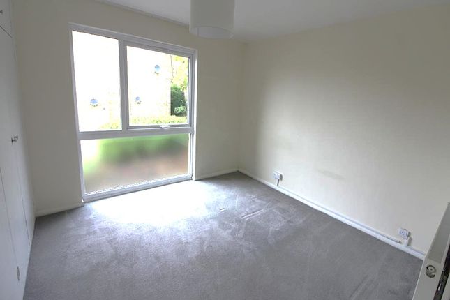 Crofton Way, Enfield photo 3
