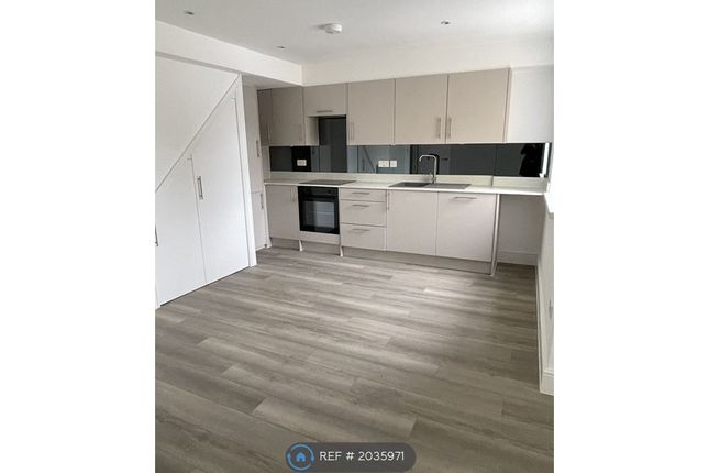 Flat to rent in Newlands Park, London