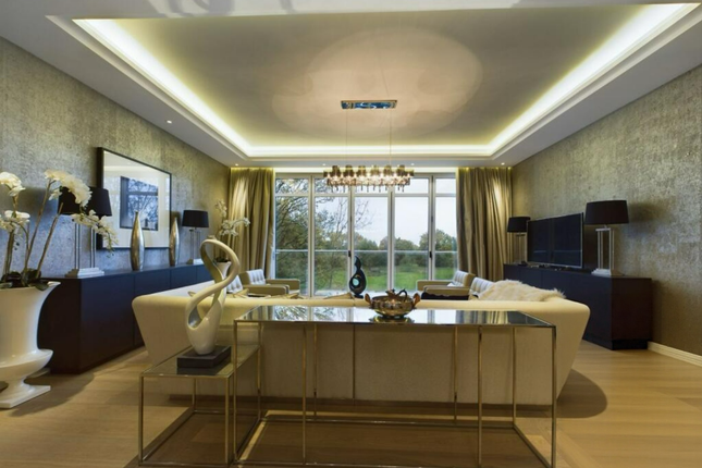 2 Atkinson Close, London photo 4