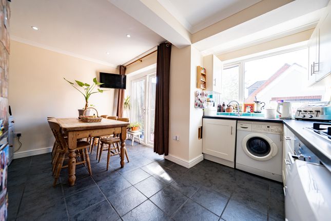 13 Dorset Avenue, Leicester photo 2