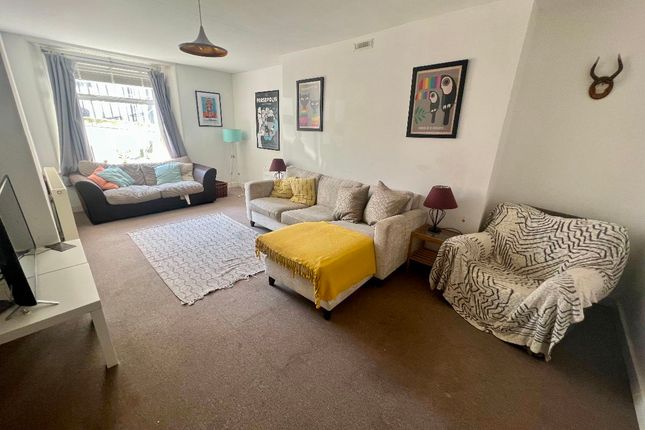 Basement Flat, 31 Wellington Square, Hastings photo 2