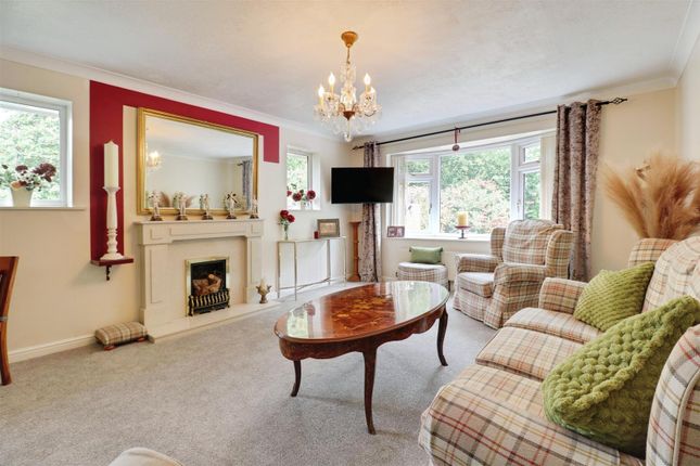 13, Dee Close, Stoke-On-Trent photo 3