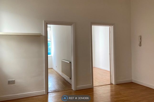 Flat   Stacey Road, Roath, Cardiff photo 2