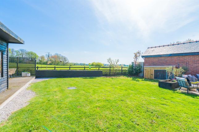 1, Charnley Close, Oswestry photo 4