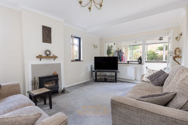 96 Moat Road, East Grinstead photo 4