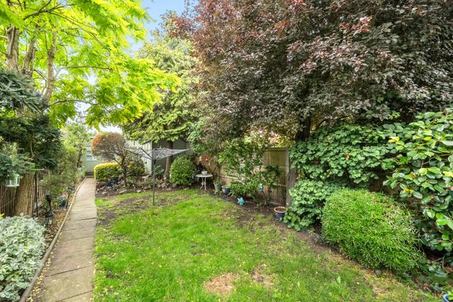 12, Cottimore Lane, Surrey photo 4