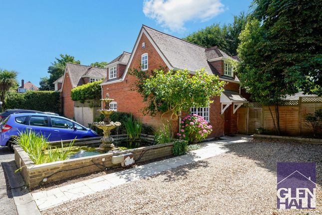 2-bed house on 25 Lulworth Court, London, £695,000
