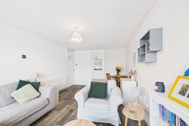 33, Cara Place, Perth photo 2