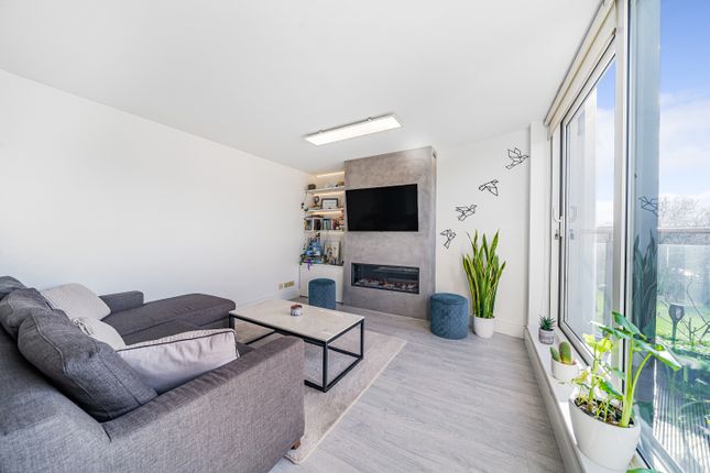 Flat for sale in Basin Approach, London