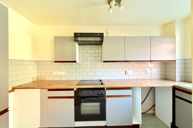 21, Cygnus Gardens, Southampton photo 2