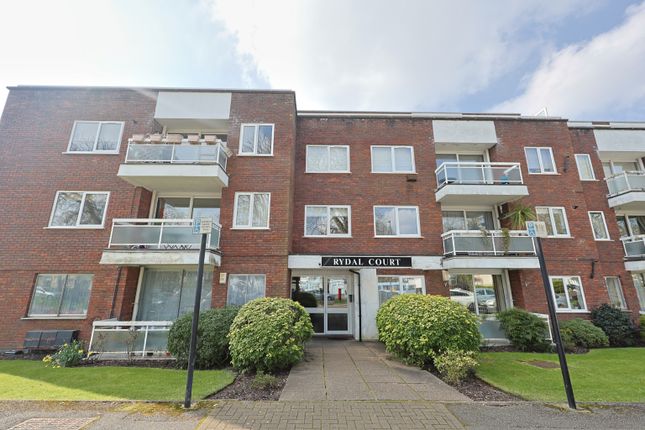 Flat for sale in Rydal Court, Stonegrove, Edgware, Middlesex