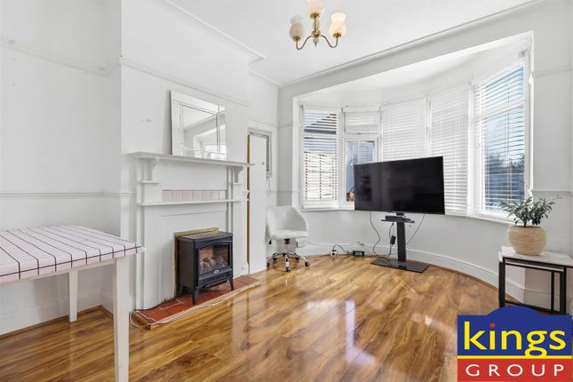 43, Middlesborough Road, London photo 2