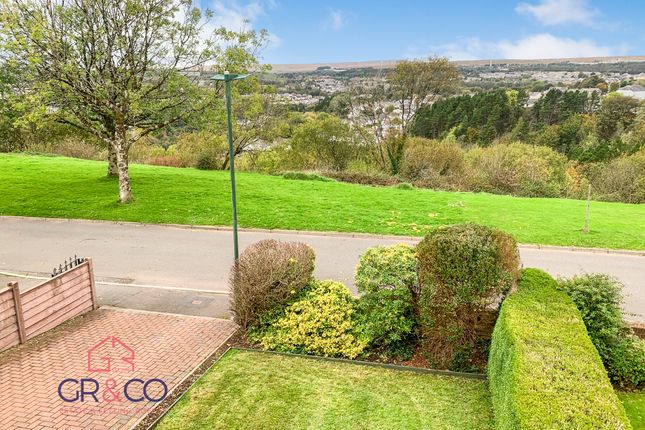 17 Park Hill Crescent, Ebbw Vale photo 2