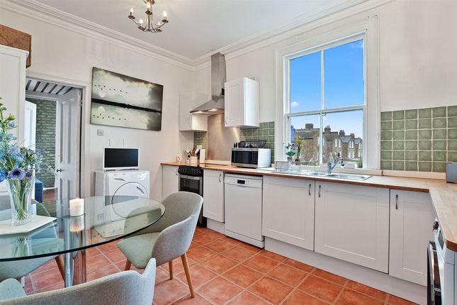 Flat 2, 20, Upper Tooting Park, London photo 3